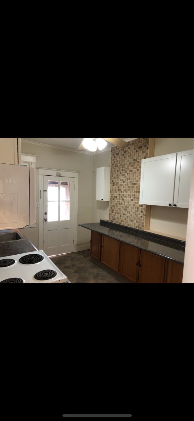 Foto del edificio - 253 Manning Blvd