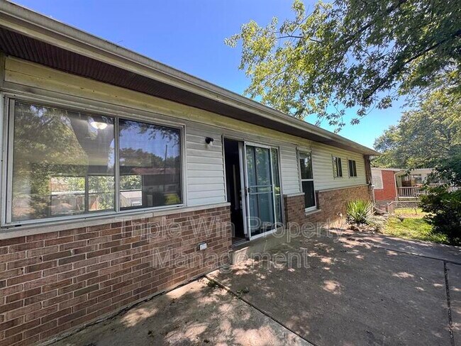 Building Photo - 2022 Northaire Ln