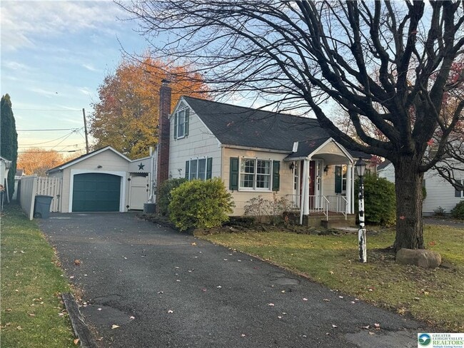 Building Photo - 10 Henry Ave