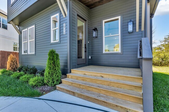 Foto del edificio - Amazing New Construction in North Nashville!