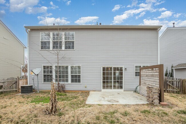 Foto del edificio - Elegant 4-bedroom Ballantyne home located ...