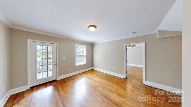 Foto del edificio - 2131 Kirkwood Ave