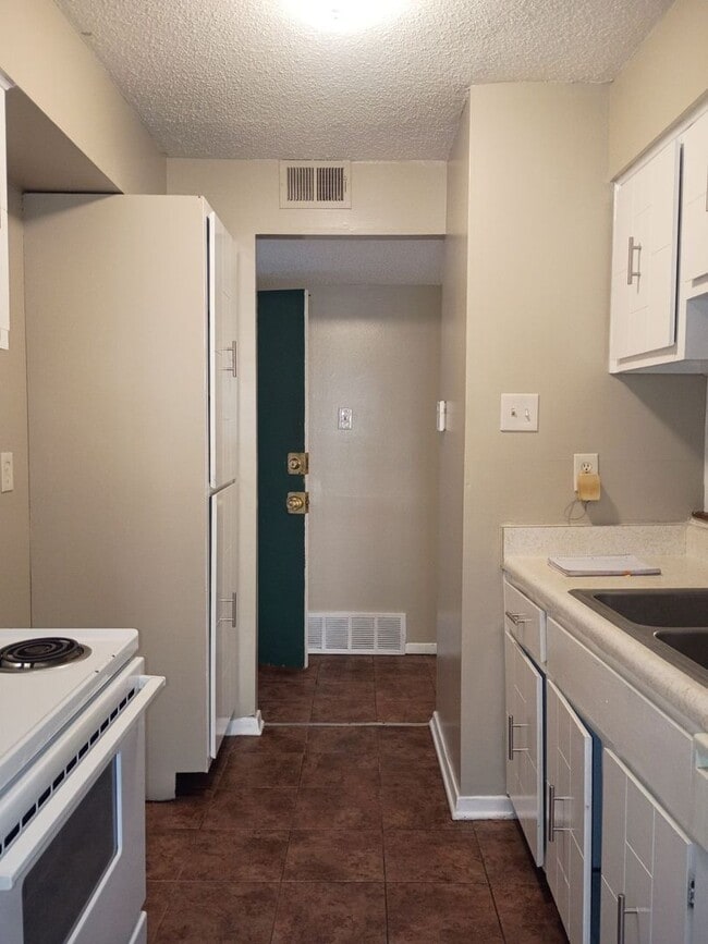 Building Photo - 2835 Los Gatos Ct