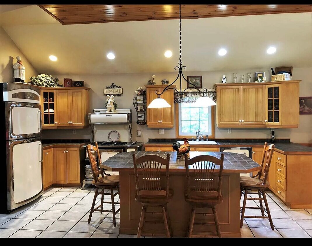 79 Lawrence Rd, Merrimack, NH 03054 House Rental in Merrimack, NH