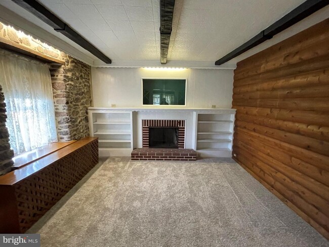 Building Photo - 2080 Milford Square Pike