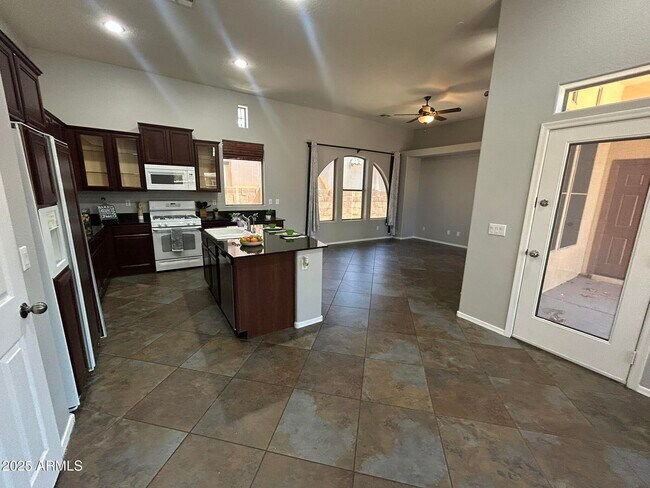 Foto del edificio - 12862 N 152nd Ave