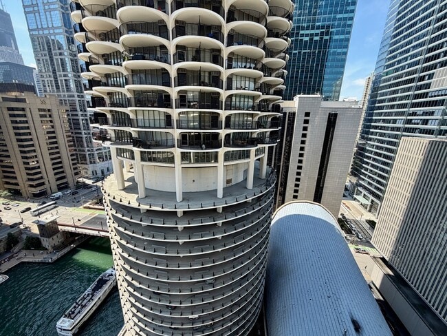 Building Photo - 300 N State St