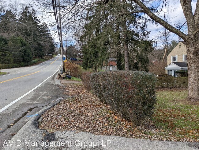 Building Photo - 3 br, 1 bath House - 3005 Laketon Rd