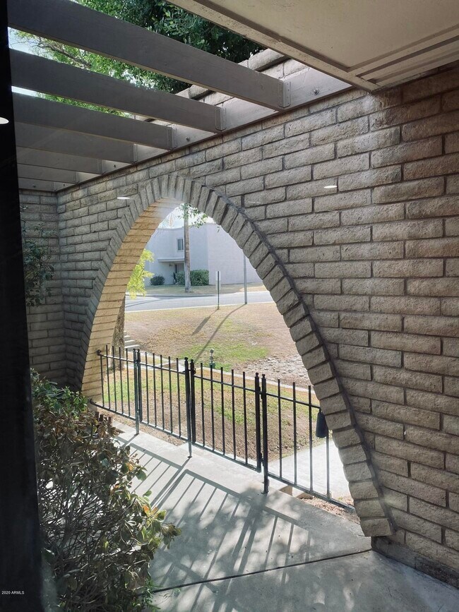 Foto del edificio - 7724 E Lewis Ave