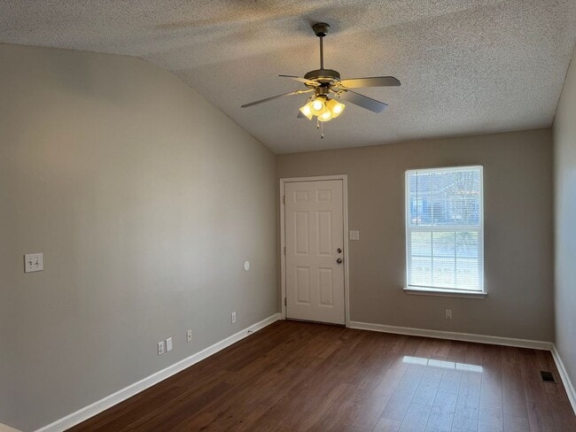 Building Photo - Lovely 3 Bedroom 2 Full Bath Home with? Large Deck & Fenced in Back?yard!