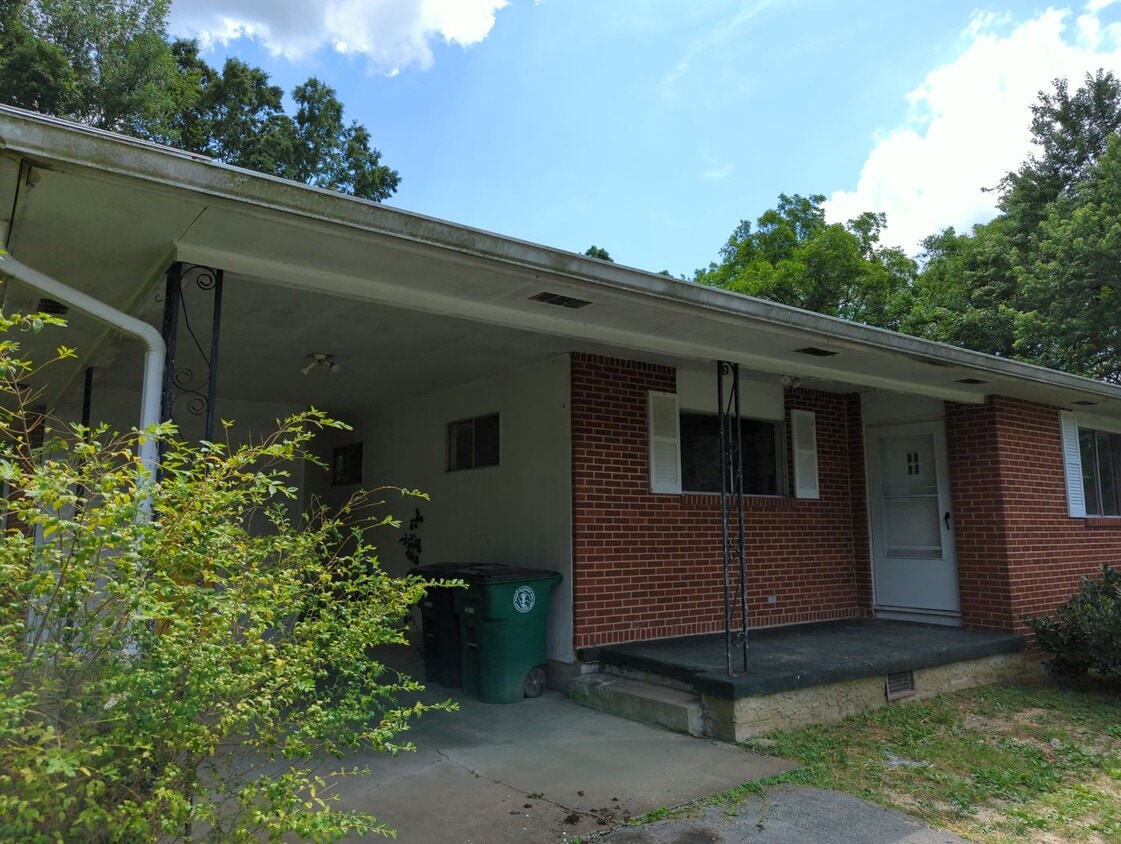 Primary Photo - 1302 Ridgefield Cir