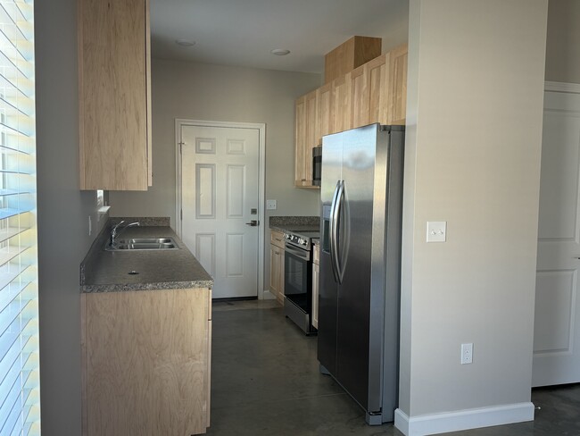 Building Photo - 114 Rodeo Ln