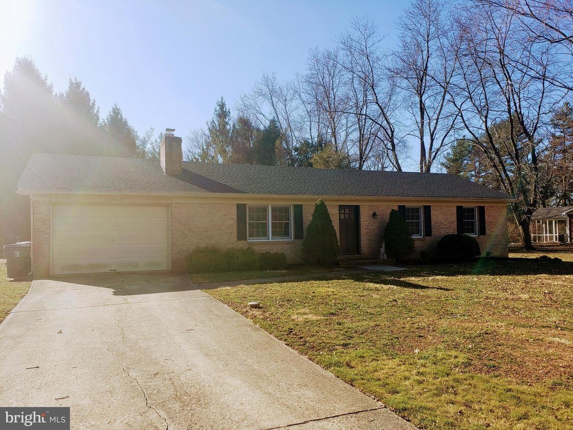 Primary Photo - 2047 Durham Rd