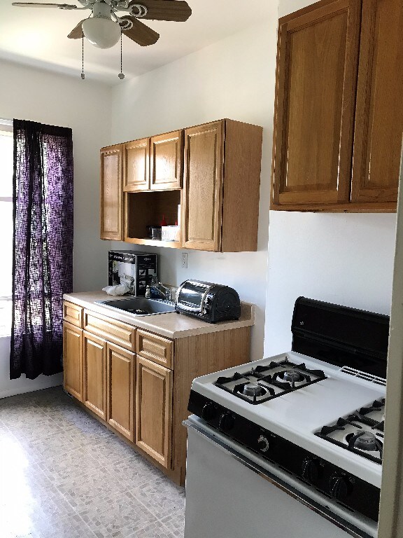 Foto principal - 685 Decatur St