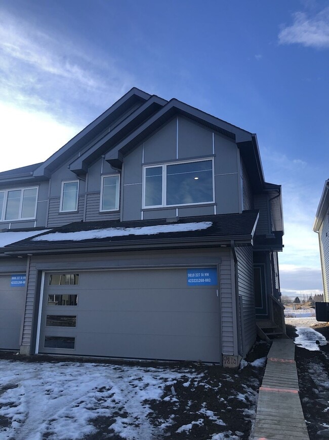Building Photo - Brand New 3 Bdrm/2.5 baths in the Neighbor...