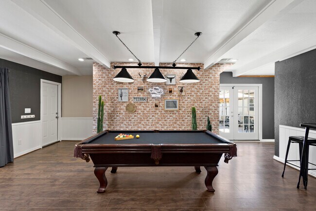 Foto del edificio - 1308 Glen Cove Dr