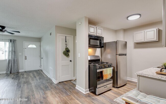 Building Photo - 9606 El Prado St