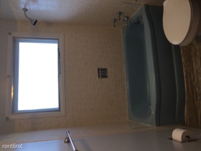Foto del edificio - 3 br, 1 bath Apartment - 3202 Yale Ave