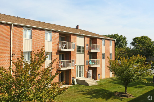 Building Photo - Hanover Apartments