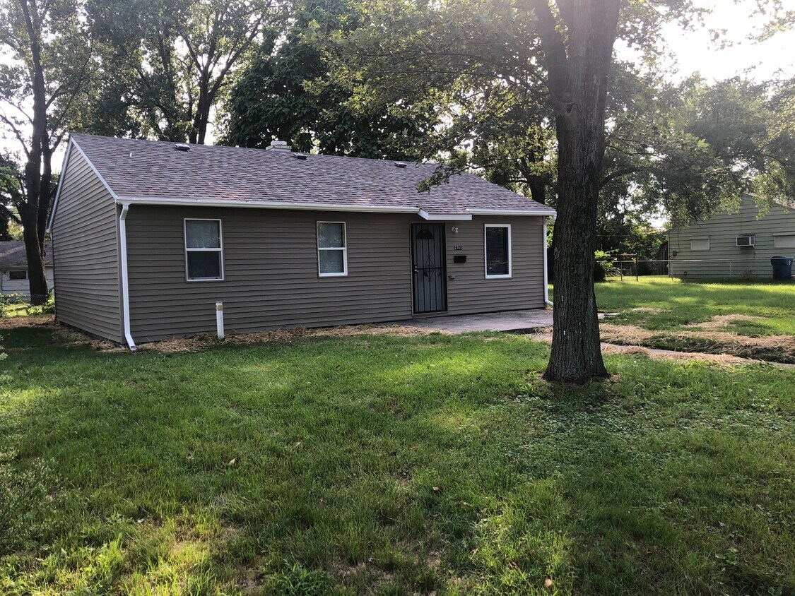 Foto principal - Ranch Home with Separate Dining Room