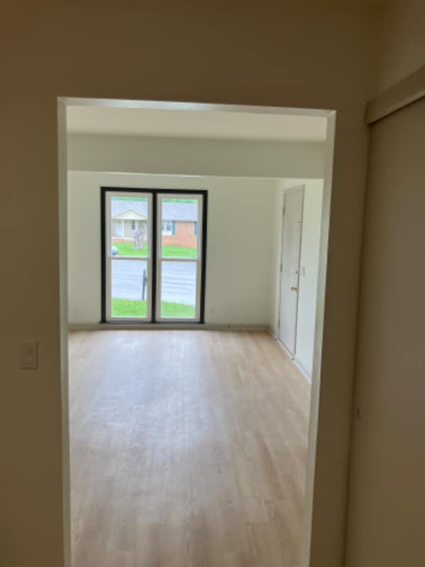Building Photo - 520 Trenton Ct