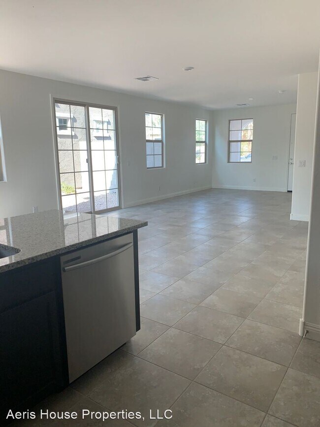 Building Photo - 4 br, 3 bath House - 6846 E Butte St