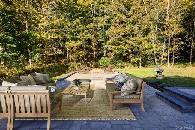 Foto del edificio - 568 Oak Summit Rd
