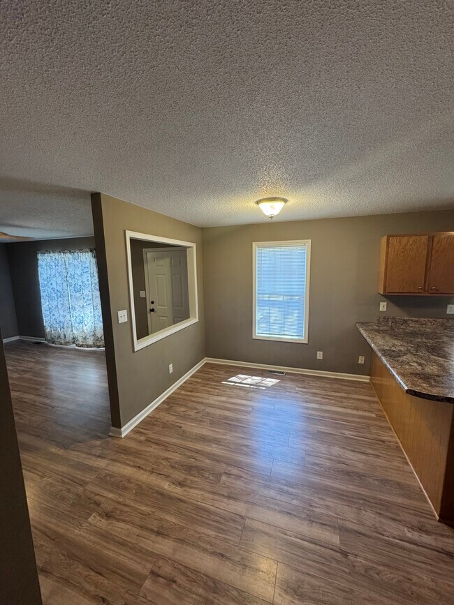 Foto del edificio - 1740 Shoreline Dr