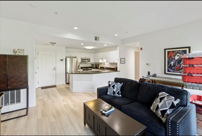 Foto del edificio - 614 Pond St