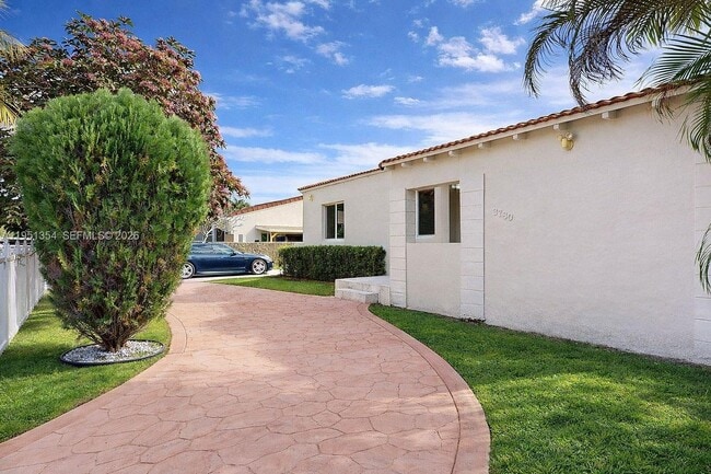 Foto del edificio - 3780 SW 1st St