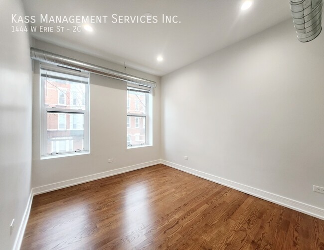 Foto del edificio - Gorgeous and Fully Remodeled West Town 1 b...