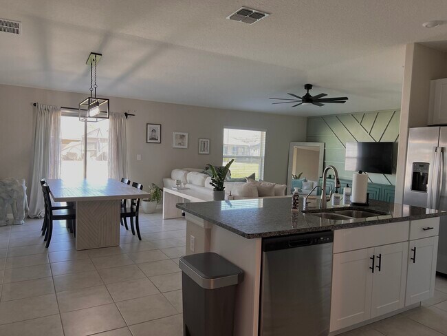 Foto del edificio - 12818 Wildflower Meadow Dr