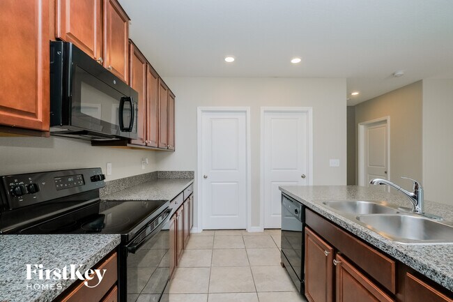 Foto del edificio - 7410 Pearly Everlasting Ave