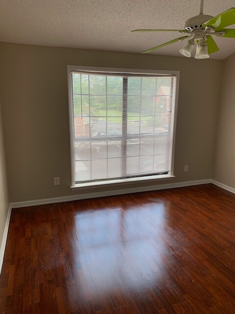 Foto del edificio - 6223 Ashton Rd