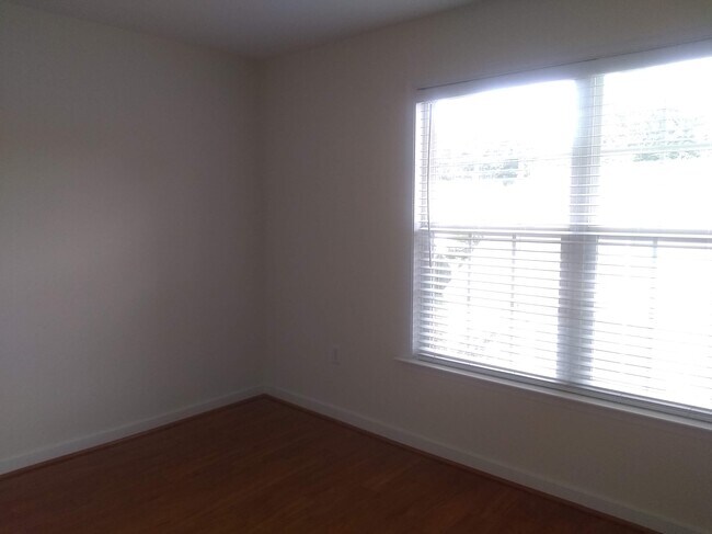 Foto del edificio - 551 Lawford Ln