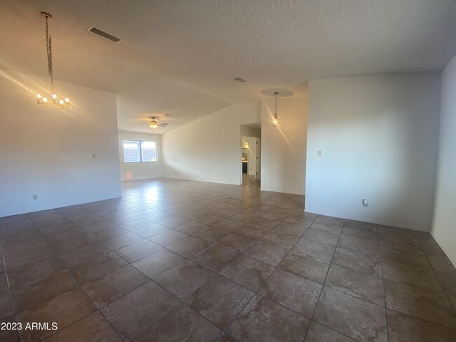 Building Photo - 2628 Canyon View Dr