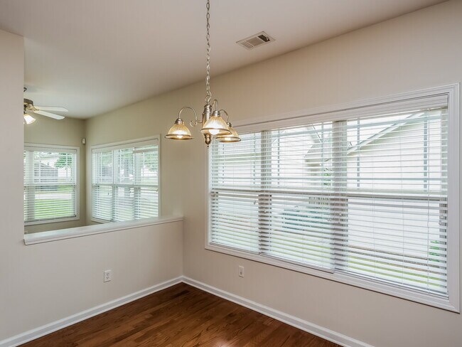 Foto del edificio - 92 Majestic Dr