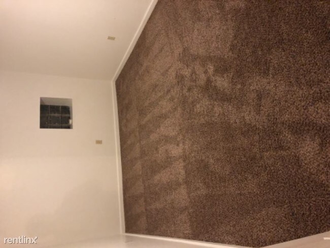 Building Photo - 1 br, 1 bath Apartment - 4 garden alley