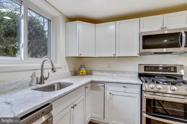 Building Photo - 8516 Doyle Dr