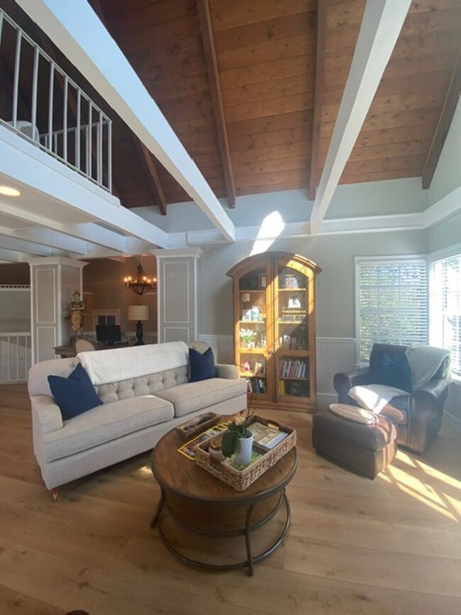 Foto del edificio - 3 Bedroom- 2.5 Bathroom plus loft and more...
