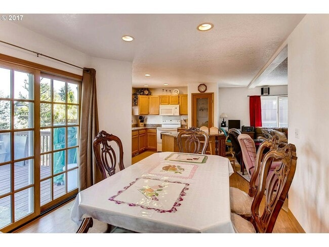 Building Photo - 9805 NE 41st Ave