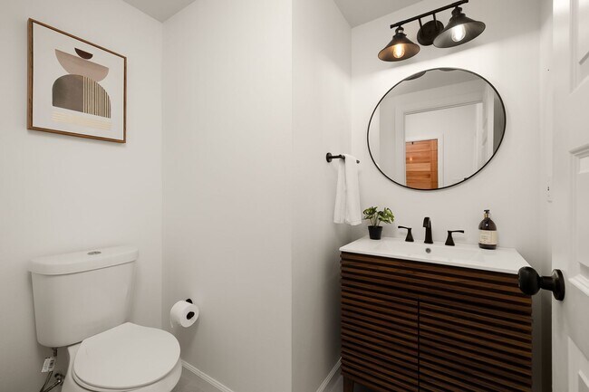 Foto del edificio - Gated Luxury Townhomes for Rent-Long-Term Lease | Colgate Crossing