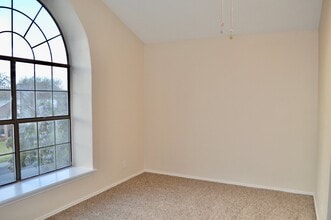 Building Photo - 6202 Valley Clf