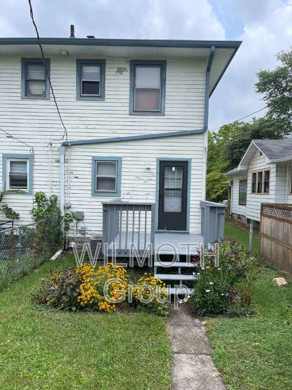 Building Photo - 815 N Riley Ave