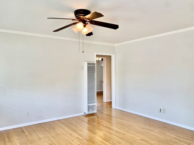 Building Photo - COMING SOON! La Mesa - 3 Bedroom/2 bath House PLUS Detached Bonus Room, Garage and W/D