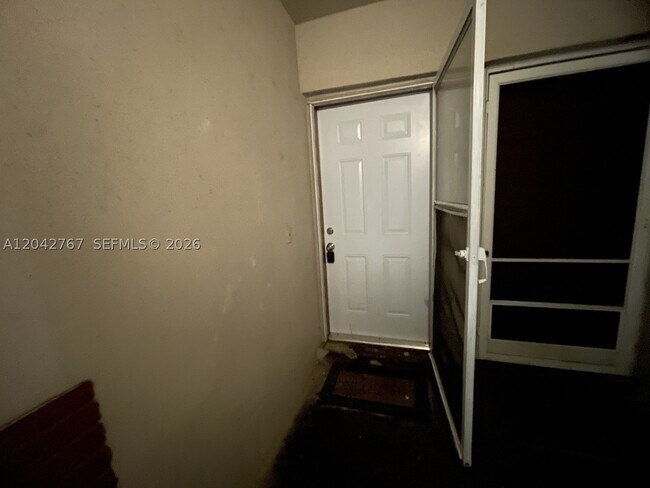 Foto del edificio - 20490 NW 7th Ct