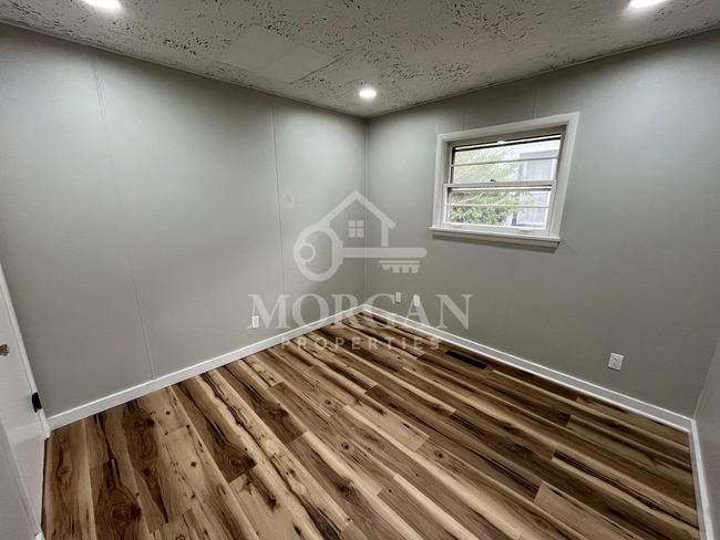 Building Photo - 815 S Main St