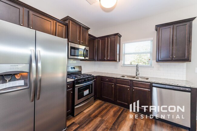 Building Photo - 317 Parkview Pl Dr