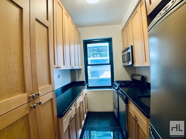 Building Photo - EAST 56 STREET