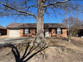 Building Photo - 103 Jardin Ct